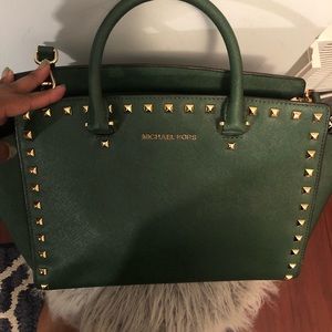 MICHAEL KORS SELMA STUDDED BAG GREEN